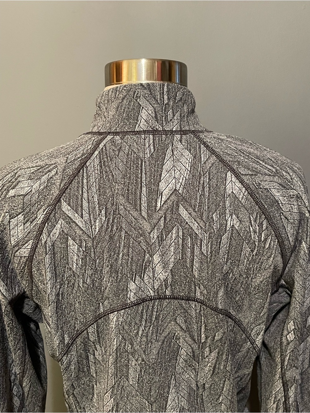 Lululemon Its Rulu Run Cropped Half Zip Reverberate Chevron Jacquard Graphite 10 - Picture 9 of 14